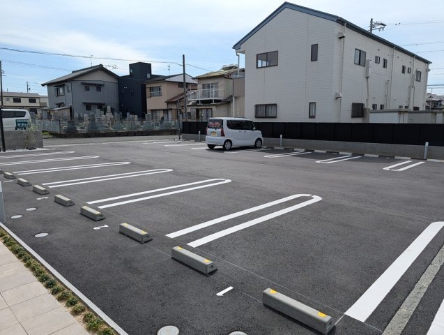 D-avance柱六番町 Ⅱの駐車場