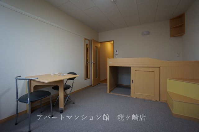 レオネクストアルプスの居間・リビング