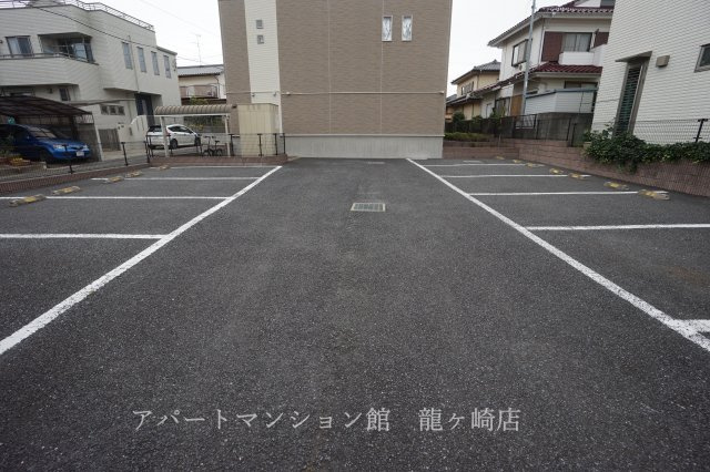 レオネクストアルプスの駐車場