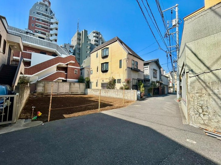 【前面道路含む現地写真】