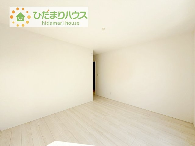 【寝室】 | 我孫子市新木野6期　新築戸建　2号棟 | 大きなベッドを置いても余裕の広さの主寝室♪