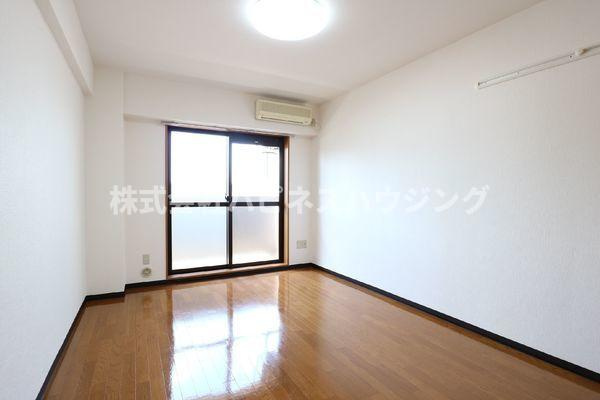 ロイヤルハウスの居間・リビング