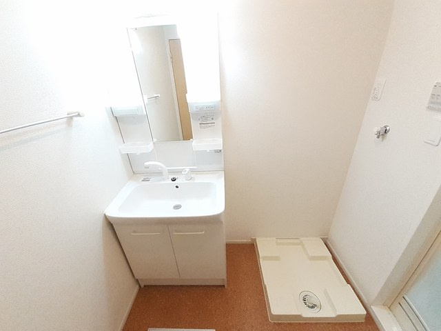 エミリオ・クレストBの独立洗面台