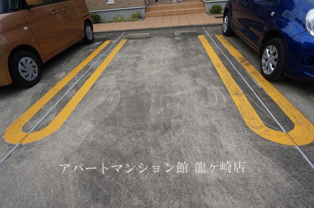 さくらヒルズ中央の駐車場