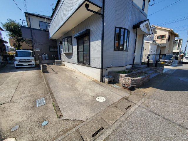 北葛飾郡松伏町　ゆめみ野東2丁目　中古戸建の駐車場|外観です