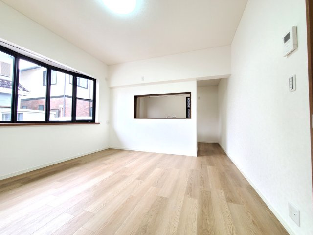 北葛飾郡松伏町　ゆめみ野東2丁目　中古戸建の居間・リビング|ゆったり過ごせる居間です