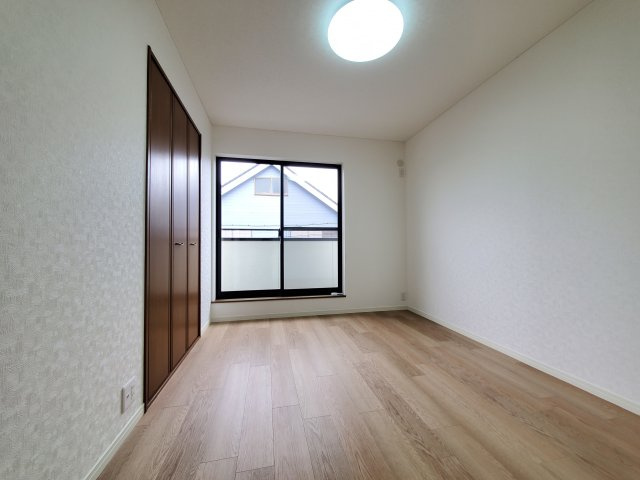 北葛飾郡松伏町　ゆめみ野東2丁目　中古戸建の洋室|明るい洋室です