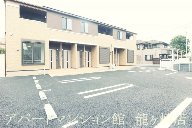 メゾン・ド・ボヌールの駐車場