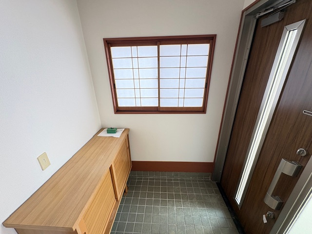 上里町七本木　中古1599の玄関