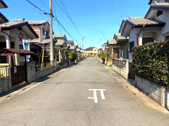 上里町七本木　中古1799の前面道路含む現地写真