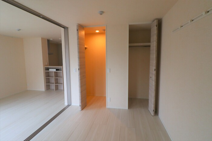 川崎市多摩区宿河原６丁目のアパートの居間・リビング