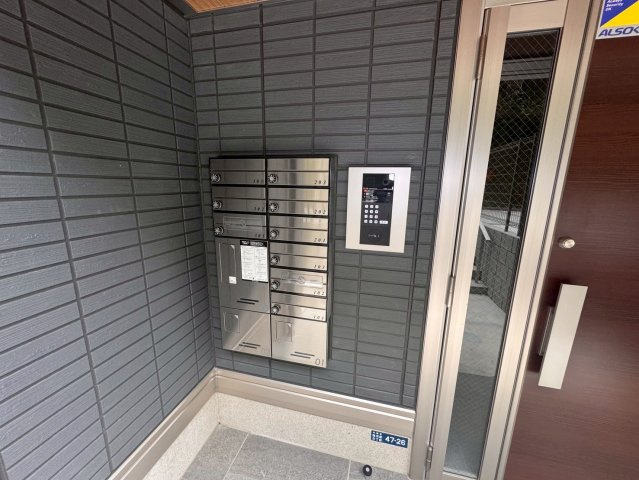 川崎市多摩区宿河原６丁目のアパートのエントランス