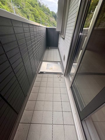 川崎市多摩区宿河原６丁目のアパートのバルコニー