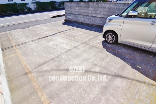東越谷10丁目　事務所付き中古戸建の駐車場|弊社ホームページに写真がたくさんあります♪