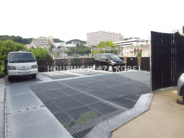 ベルトゥリー若草ANNEXの駐車場