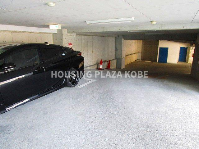 ベルトゥリー若草ANNEXの駐車場