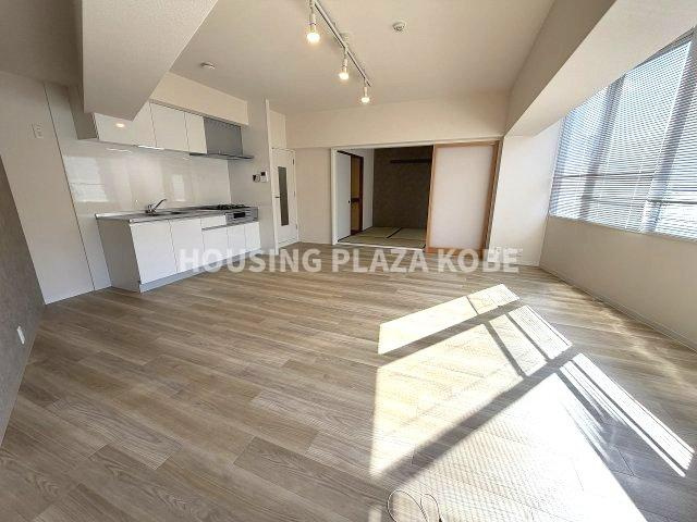 ベルトゥリー若草ANNEXの居間・リビング