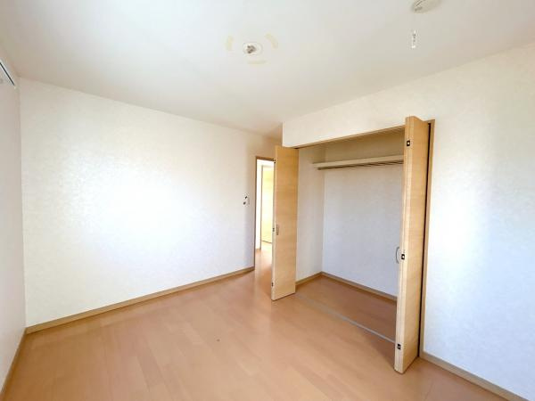 八戸市諏訪３丁目の洋室|【現況販売】2階東側約6.5帖洋室の別角度写真です。