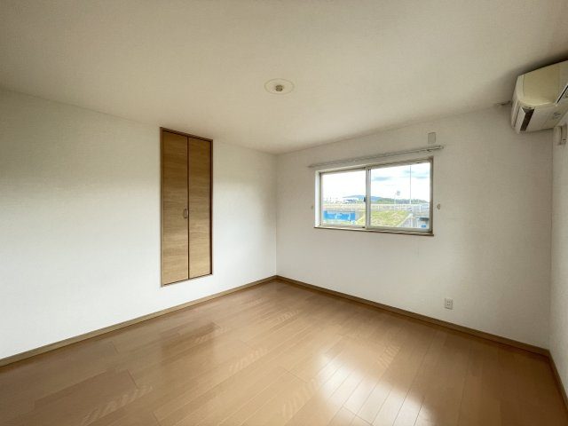 八戸市諏訪３丁目の洋室