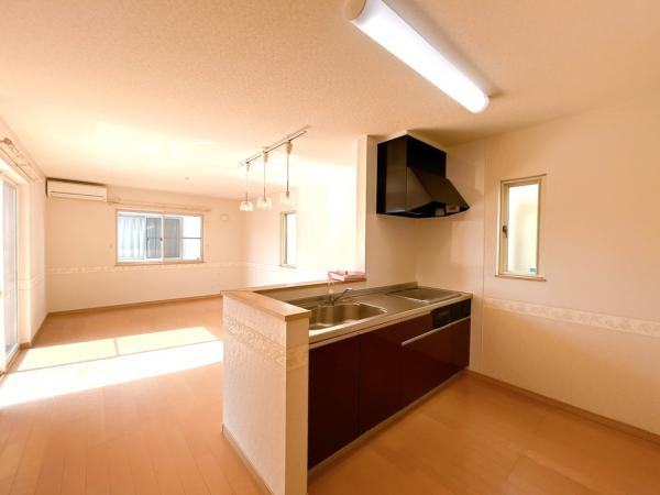八戸市諏訪３丁目のキッチン|【現況販売】リビングのキッチンからの写真です。