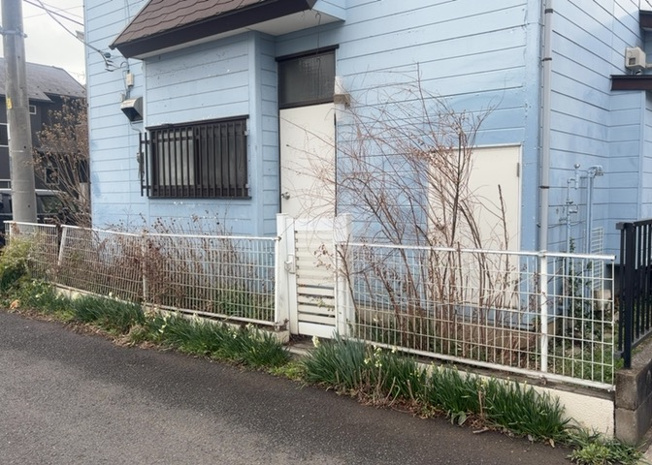 【外観】 | 土地購入を検討されている場合、境界杭がない状態で購入してしまうと境界確定測量をする必要があり、費用がかかります。購入の前に、売主、隣土地所有者立ち合いのもと境界を確定し境界杭を設置するのがベストです。