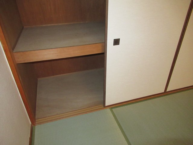 兵庫県公社　宝塚安倉（４）６号棟の収納|大きなスペースがあり、収納には困りません