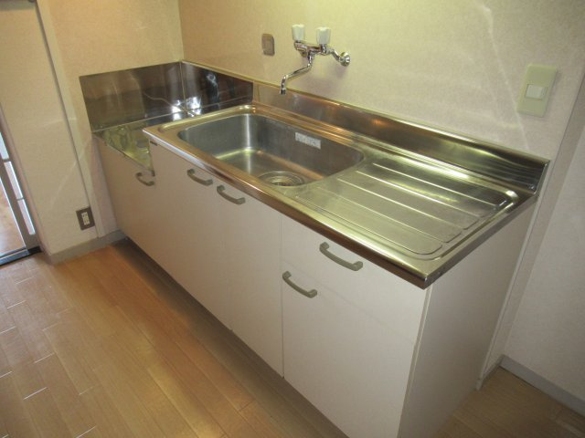 兵庫県公社　宝塚安倉（４）６号棟のキッチン|きれいなキッチンです