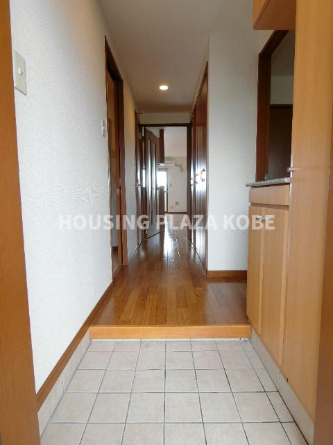 フォーラム城ヶ岡参番館の玄関