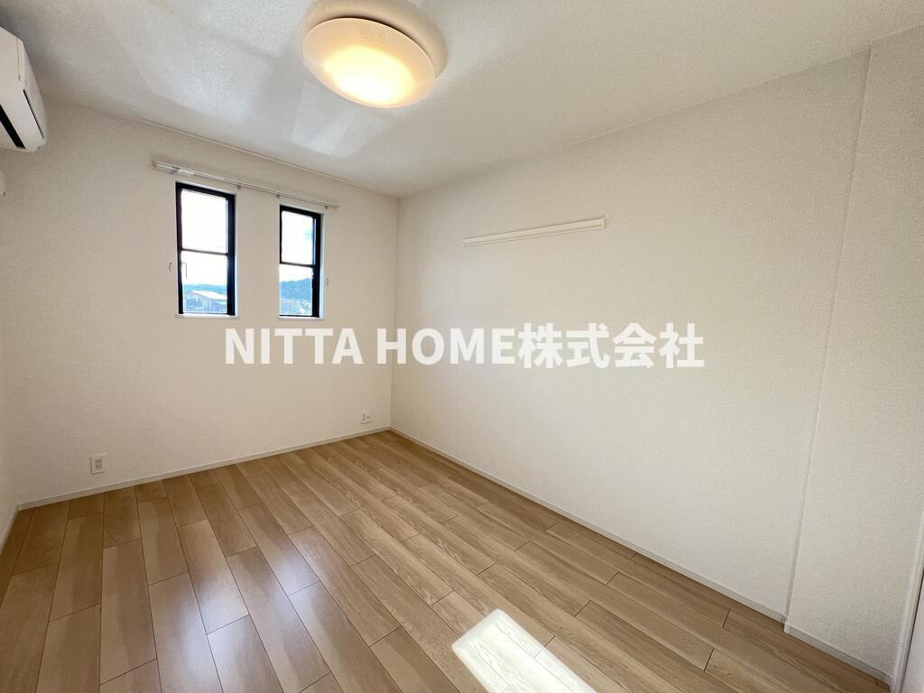 マーベラス　フチガキⅢの内装|6.5帖の洋室です◆