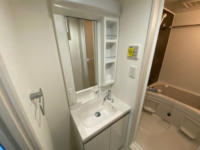 東京都世田谷区　新築1棟売りマンション　【OAK VILLA 三軒茶屋】の独立洗面台