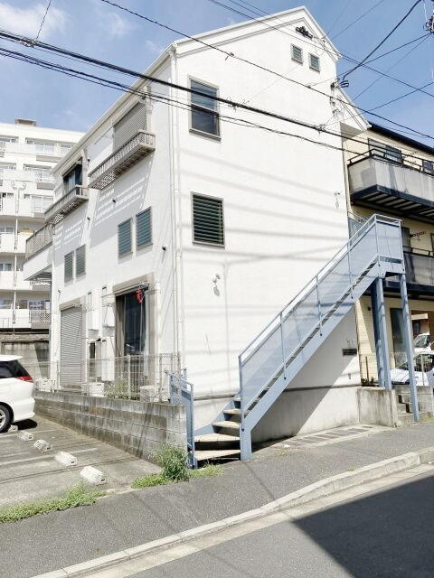 横浜市南区西中町３丁目のアパートの画像