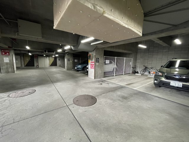 【駐車場】