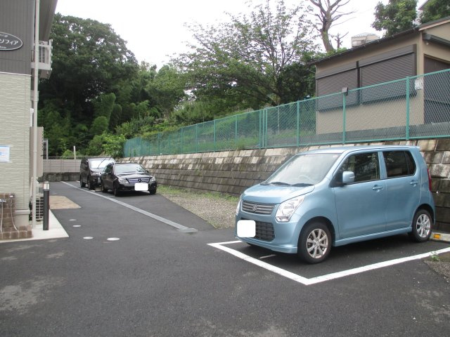 クレールソフィアの駐車場