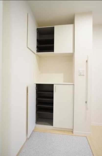 Creliss　高遮音床システム　南東角部屋　駅近の玄関