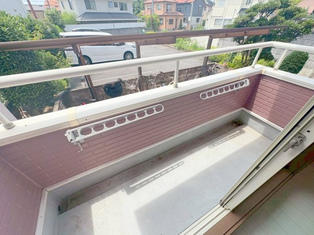 宝塚市山本中１丁目のアパートのバルコニー