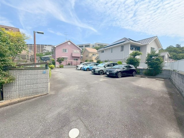 宝塚市山本中１丁目のアパートの駐車場
