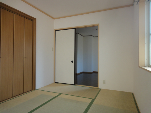 メゾン翠生園の和室