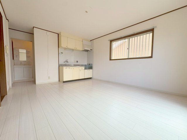宝塚市山本中１丁目のアパートの居間・リビング