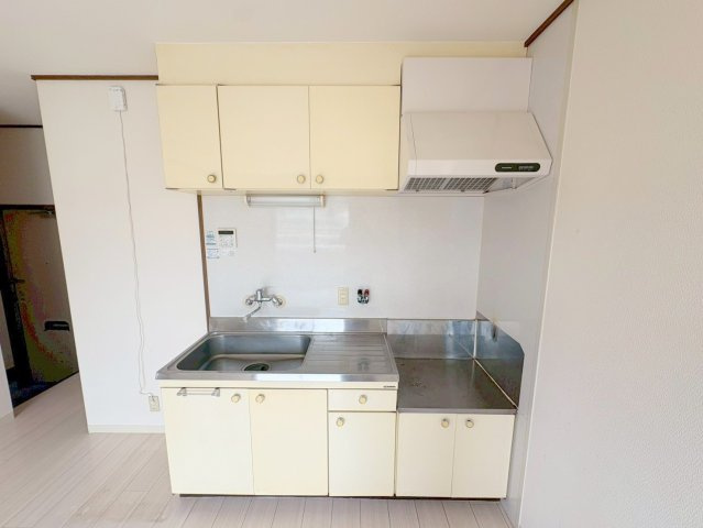 宝塚市山本中１丁目のアパートのキッチン