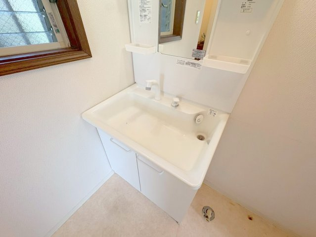 宝塚市山本中１丁目のアパートの洗面所
