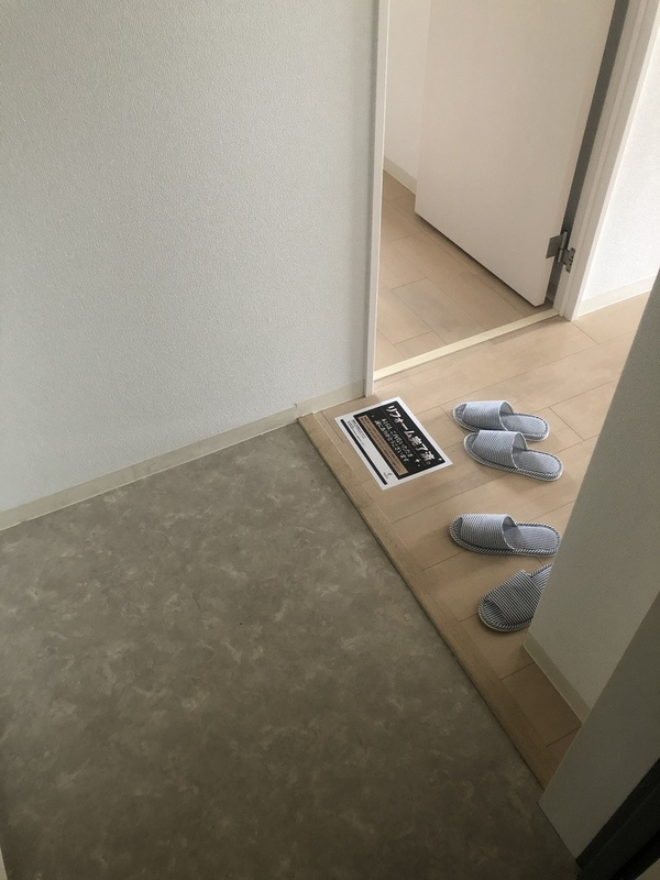 ルリーフ江坂の玄関