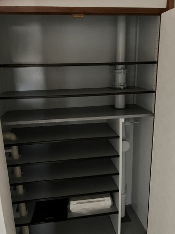 月丘団地　２号棟の玄関