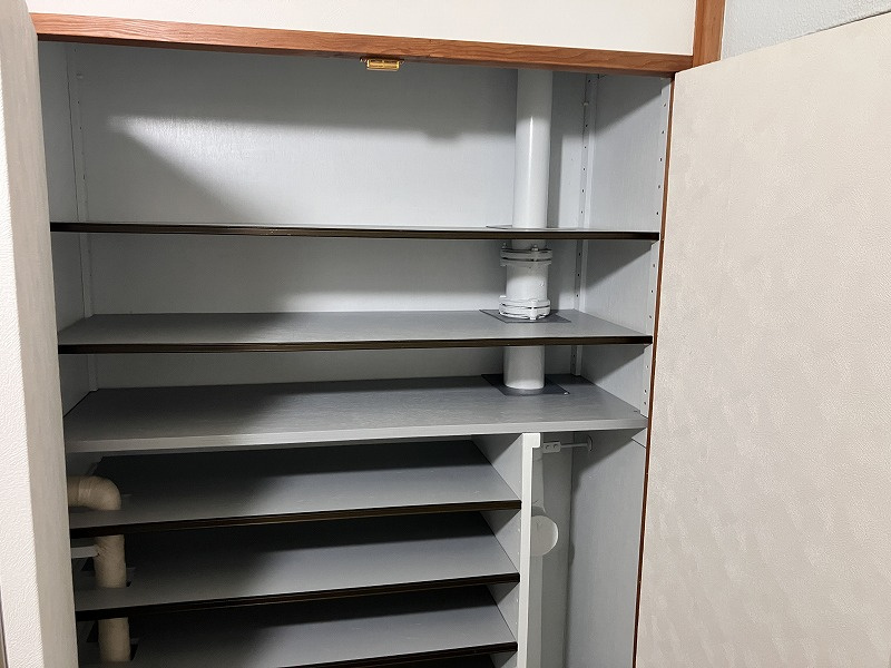 月丘団地　２号棟の玄関