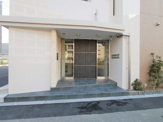 セレニテ西中島アリア弐番館のエントランス