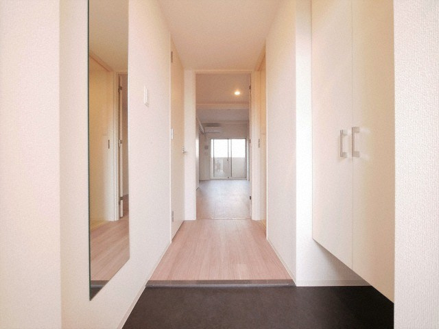 セレニテ西中島アリア弐番館の玄関