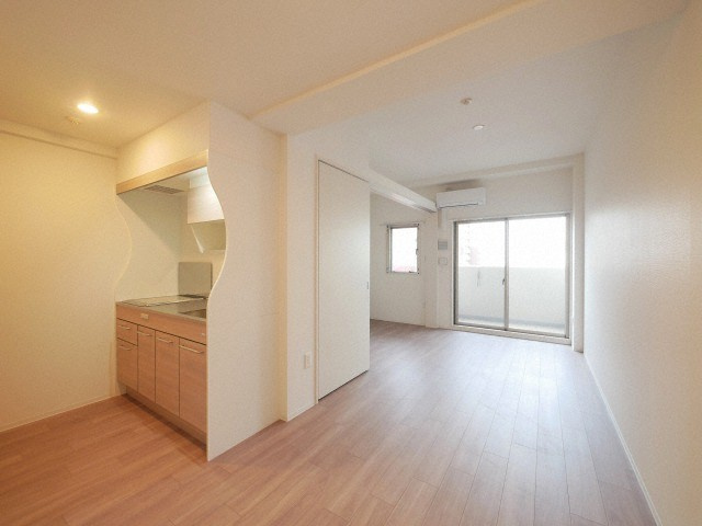 セレニテ西中島アリア弐番館の居間・リビング