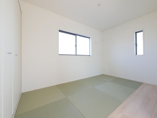 【収納】 | 中央市成島 新築戸建全3棟 3号棟 車並列2台+広いお庭 | １階5帖和室収納