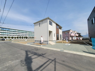 【トイレ】 | 中央市成島 新築戸建全3棟 3号棟 車並列2台+広いお庭 | ２階トイレ