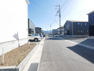 【駐車場】 | 中央市成島 新築戸建全3棟 3号棟 車並列2台+広いお庭