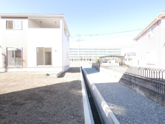 【外観】 | 中央市成島 新築戸建全3棟 3号棟 車並列2台+広いお庭